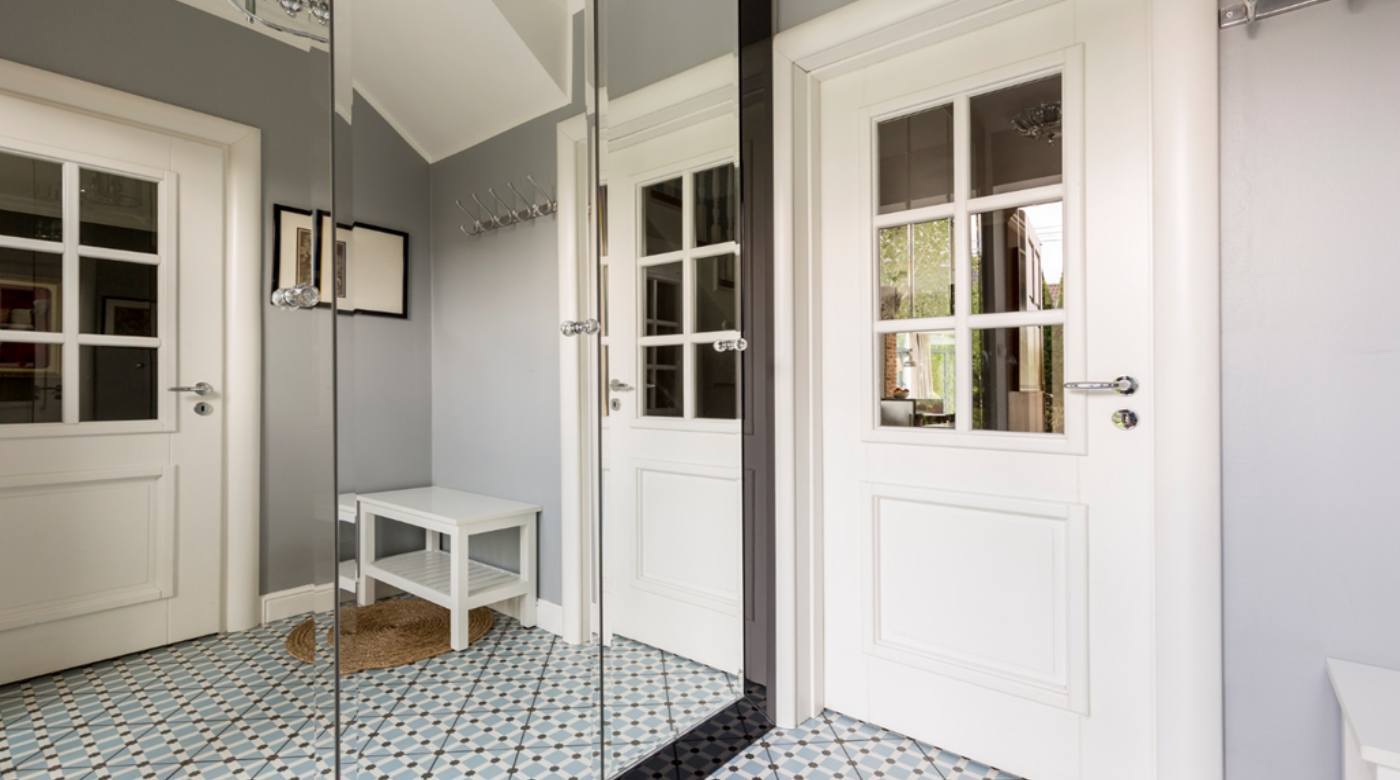 Custom mirrors for small spaces: creating the illusion of space ...